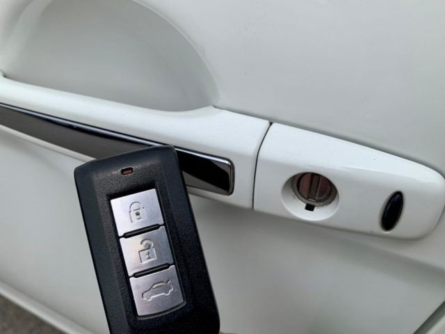 2012年 三菱 FORTIS 白1.8 電動天窗/衛星導航/行車紀錄器/I-KEY/前後霧燈/前,後霧燈/液晶螢幕  第5張相片