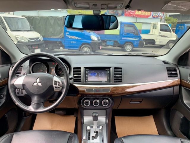 2012年 三菱 FORTIS 白1.8 電動天窗/衛星導航/行車紀錄器/I-KEY/前後霧燈/前,後霧燈/液晶螢幕  第7張相片