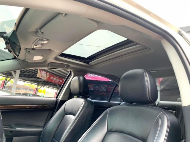 2012年 三菱 FORTIS 白1.8 電動天窗/衛星導航/行車紀錄器/I-KEY/前後霧燈/前,後霧燈/液晶螢幕  第11張相片