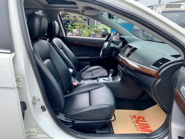 2012年 三菱 FORTIS 白1.8 電動天窗/衛星導航/行車紀錄器/I-KEY/前後霧燈/前,後霧燈/液晶螢幕  第15張相片