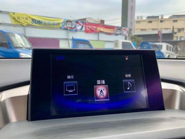 2016年 凌志 NX200T 淺棕 2.0 雙區恆溫/電動尾門/怠速熄火/I-KEY/摸門解鎖/倒車顯影/電動座椅*2  第7張相片