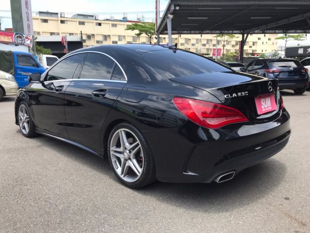 2014年式 CLA250  全景天窗 賽車椅  蝴蝶尾燈 液晶螢幕 抬頭顯示器 電子手剎 後座出風口 電動座椅  第8張相片