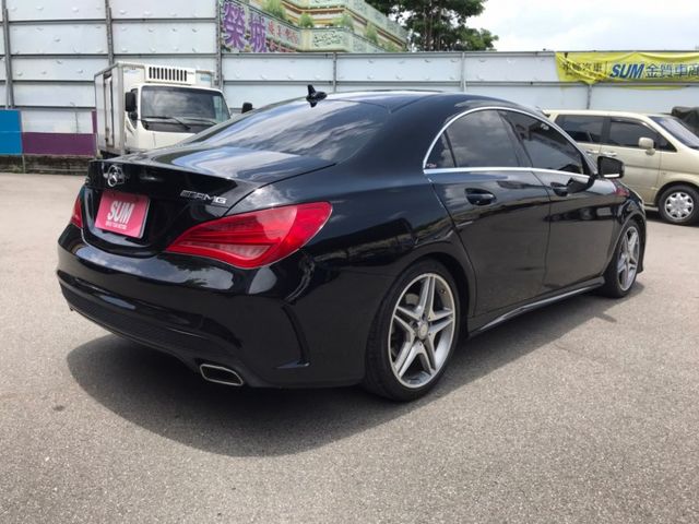 2014年式 CLA250  全景天窗 賽車椅  蝴蝶尾燈 液晶螢幕 抬頭顯示器 電子手剎 後座出風口 電動座椅  第9張相片