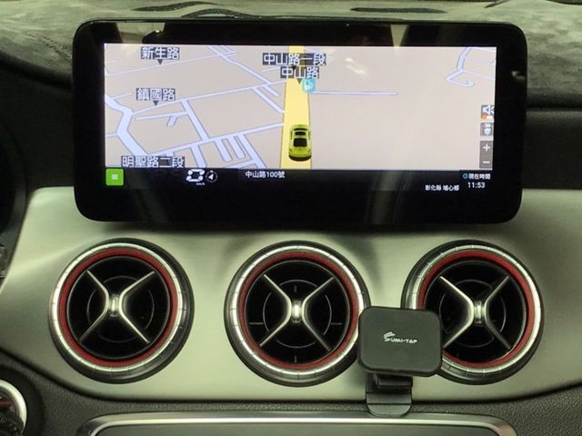 2014年式 CLA250  全景天窗 賽車椅  蝴蝶尾燈 液晶螢幕 抬頭顯示器 電子手剎 後座出風口 電動座椅  第16張相片