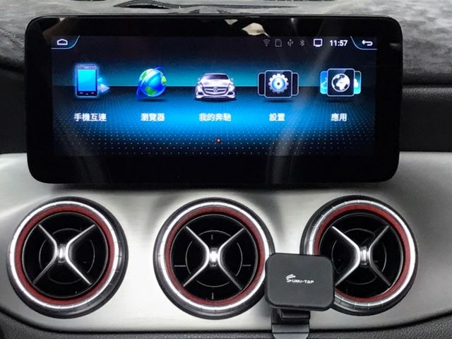 2014年式 CLA250  全景天窗 賽車椅  蝴蝶尾燈 液晶螢幕 抬頭顯示器 電子手剎 後座出風口 電動座椅  第20張相片