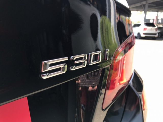 2011年 寶馬 530I 黑 3.0總代理~電動天窗/行車紀錄器/電動尾門/中控螢幕/車前顯影/方向盤快控鍵/衛星導航  第20張相片