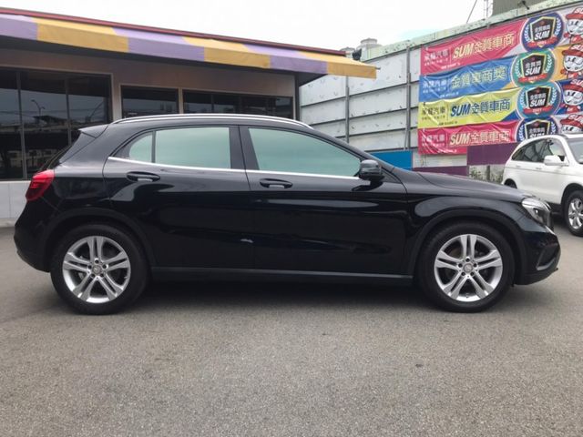 2014年 賓士 GLA200 黑 1.6 總代理~ 行車電腦/電動尾門/中控螢幕/方向盤快控鍵/電子手剎/車前雷達  第2張相片