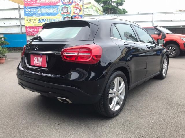 2014年 賓士 GLA200 黑 1.6 總代理~ 行車電腦/電動尾門/中控螢幕/方向盤快控鍵/電子手剎/車前雷達  第3張相片