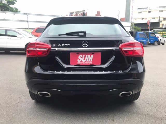 2014年 賓士 GLA200 黑 1.6 總代理~ 行車電腦/電動尾門/中控螢幕/方向盤快控鍵/電子手剎/車前雷達  第4張相片