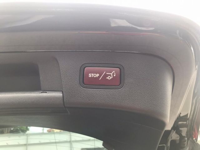 2014年 賓士 GLA200 黑 1.6 總代理~ 行車電腦/電動尾門/中控螢幕/方向盤快控鍵/電子手剎/車前雷達  第6張相片
