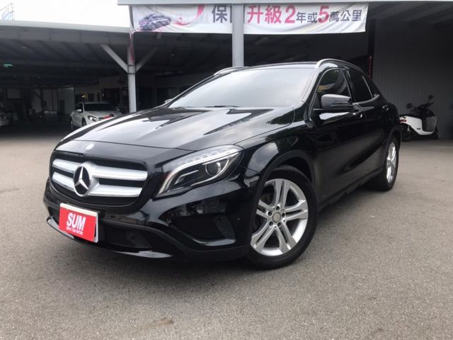 2014年 賓士 GLA200 黑 1.6 總代理~ 行車電腦/電動尾門/中控螢幕/方向盤快控鍵/電子手剎/車前雷達  第10張相片
