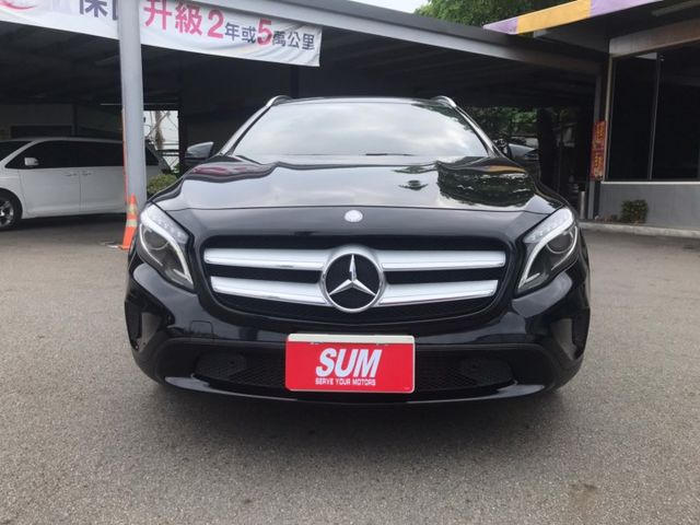 2014年 賓士 GLA200 黑 1.6 總代理~ 行車電腦/電動尾門/中控螢幕/方向盤快控鍵/電子手剎/車前雷達  第11張相片
