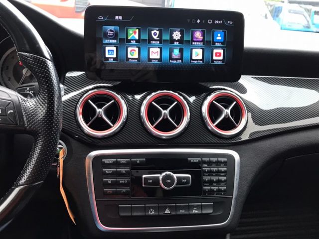 2014年 賓士 GLA200 黑 1.6 總代理~ 行車電腦/電動尾門/中控螢幕/方向盤快控鍵/電子手剎/車前雷達  第13張相片
