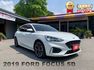 2019年FORD FOCUS 5D 白 1.5 行車電腦、駕駛模式切換、摸門、方向盤多功能鍵、自動駐車、電子手剎  第1張縮圖