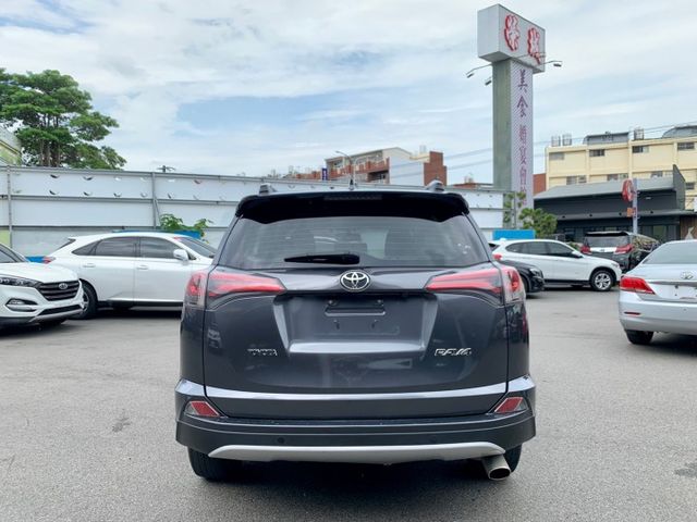 2016年 豐田 RAV4 灰 2.0 行李架/摸門解鎖/倒車顯影/感應式雨刷/行車紀錄器/I-KEY/抬頭顯示器  第4張相片