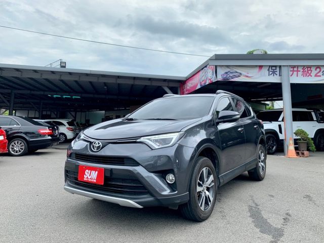 2016年 豐田 RAV4 灰 2.0 行李架/摸門解鎖/倒車顯影/感應式雨刷/行車紀錄器/I-KEY/抬頭顯示器  第9張相片