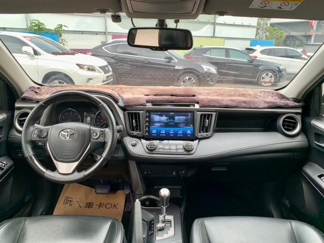 2016年 豐田 RAV4 灰 2.0 行李架/摸門解鎖/倒車顯影/感應式雨刷/行車紀錄器/I-KEY/抬頭顯示器  第11張相片