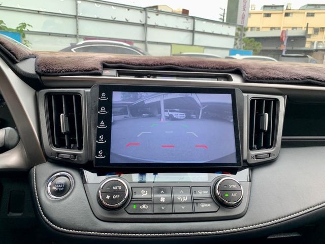 2016年 豐田 RAV4 灰 2.0 行李架/摸門解鎖/倒車顯影/感應式雨刷/行車紀錄器/I-KEY/抬頭顯示器  第13張相片