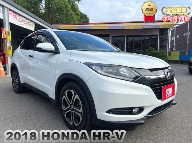 2018年本田 HR-V 白 1.8 S版~衛星導航、定速、摸門、I-KEY、渦輪增壓、換檔撥片、盲點偵測  第1張相片