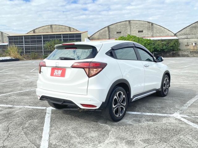 2018年 本田 HR-V S版 白 1.8 倒車顯影/I-KEY/衛星導航/換檔撥片/電子手剎/行車記錄器/液晶螢幕  第2張相片