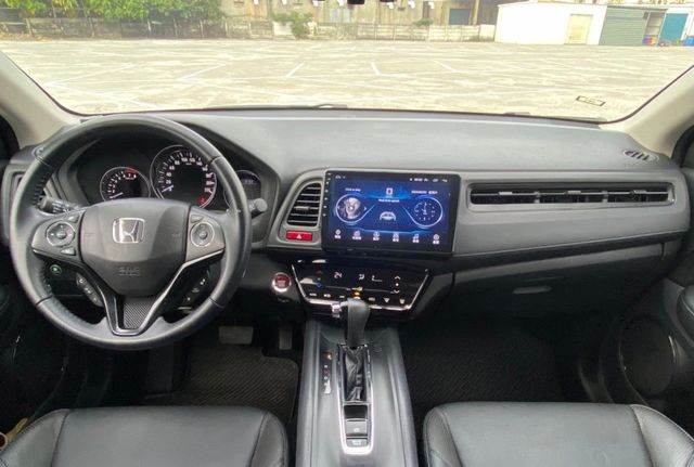 2018年 本田 HR-V S版 白 1.8 倒車顯影/I-KEY/衛星導航/換檔撥片/電子手剎/行車記錄器/液晶螢幕  第9張相片