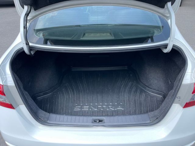 2013年 日產 SUPER SENTRA 白 1.8 抬頭顯示器/音響主機/後視鏡指示燈/核桃木飾版/後座出風口  第5張相片