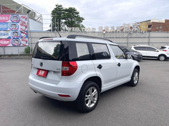 2014年SKODA YETI 白 1.2 總代理~倒車雷達、道顯影、後視鏡方向指示燈、胎壓監控、後座出風口  第3張相片