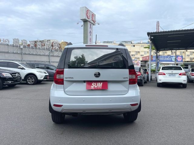 2014年SKODA YETI 白 1.2 總代理~倒車雷達、道顯影、後視鏡方向指示燈、胎壓監控、後座出風口  第4張相片