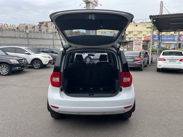 2014年SKODA YETI 白 1.2 總代理~倒車雷達、道顯影、後視鏡方向指示燈、胎壓監控、後座出風口  第5張相片