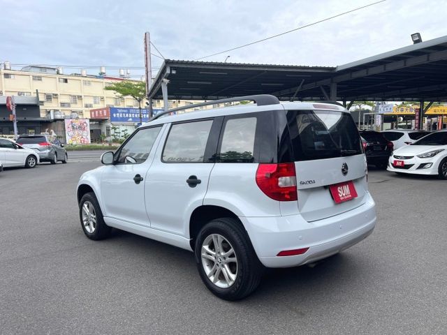 2014年SKODA YETI 白 1.2 總代理~倒車雷達、道顯影、後視鏡方向指示燈、胎壓監控、後座出風口  第7張相片