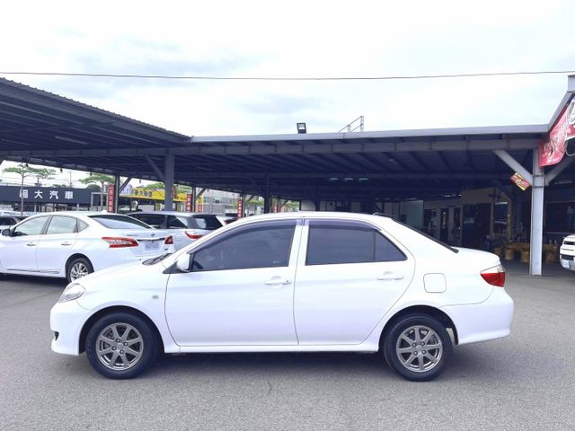 2013年 豐田 VIOS 白1.5 原版件 數位顯示儀錶/電動折疊後視鏡/行車紀錄器/衛星導航/倒車顯影/前,後霧燈  第14張相片