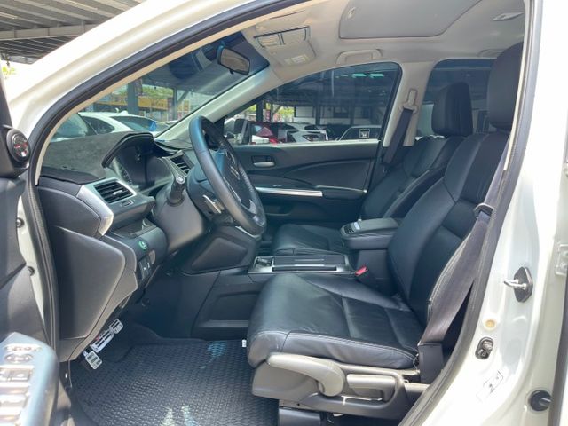 2015年 本田 CR-V VTI-S 白 2.4 行李架/電動天窗/車前雷達/換檔撥片/迎賓踏板燈/後座出風口  第14張相片