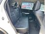 2015年 本田 CR-V VTI-S 白 2.4 行李架/電動天窗/車前雷達/換檔撥片/迎賓踏板燈/後座出風口  第18張縮圖
