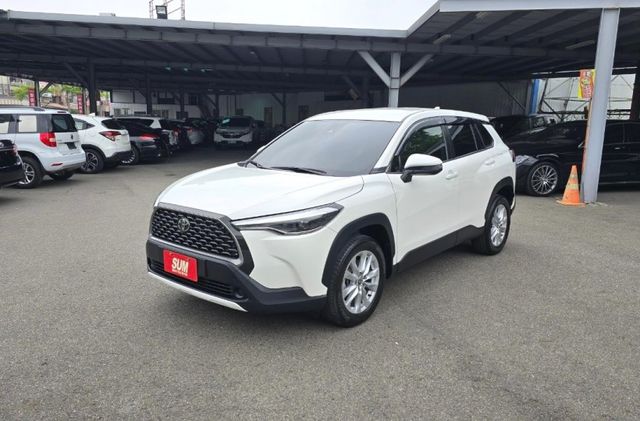 2021年豐田 COROLLA CROSS 白 尊爵版 1.8 摸門、I-KEY、按鈕式發車、盲點偵測、後座出風口  第9張相片