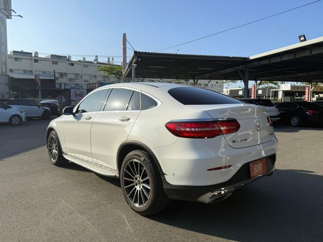 2019年 賓士 GLC250 COUPE 白 2.0 環景系統/電動尾門/4WD/行車記錄器/電動座椅/中控螢幕  第6張相片