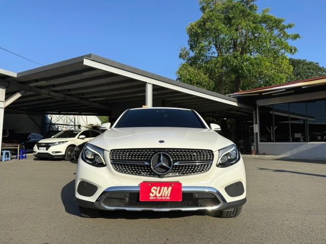 2019年 賓士 GLC250 COUPE 白 2.0 環景系統/電動尾門/4WD/行車記錄器/電動座椅/中控螢幕  第9張相片