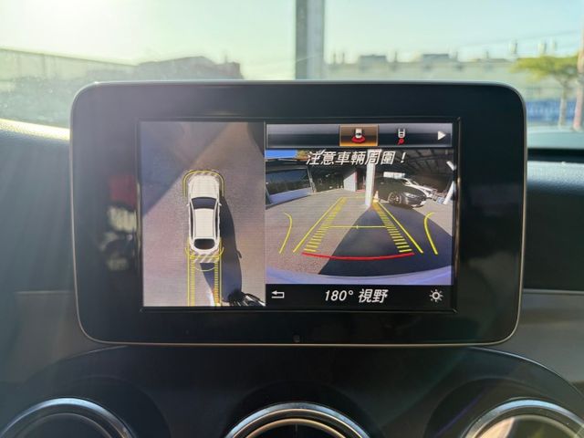 2019年 賓士 GLC250 COUPE 白 2.0 環景系統/電動尾門/4WD/行車記錄器/電動座椅/中控螢幕  第11張相片