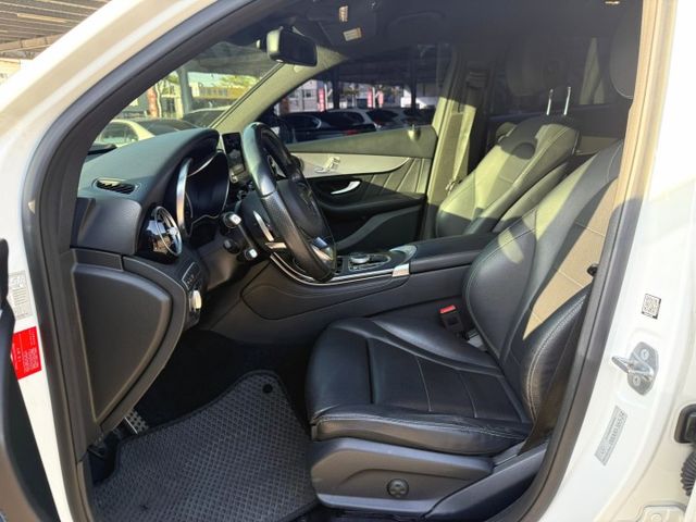2019年 賓士 GLC250 COUPE 白 2.0 環景系統/電動尾門/4WD/行車記錄器/電動座椅/中控螢幕  第12張相片