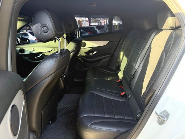 2019年 賓士 GLC250 COUPE 白 2.0 環景系統/電動尾門/4WD/行車記錄器/電動座椅/中控螢幕  第14張相片