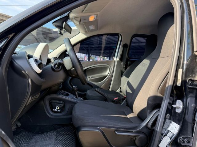 2015年 SMART FORFOUR 銀黑 1.0 衛星導航/定速巡航/車前雷達/倒車顯影/中控螢幕/方向盤快控鍵  第13張相片