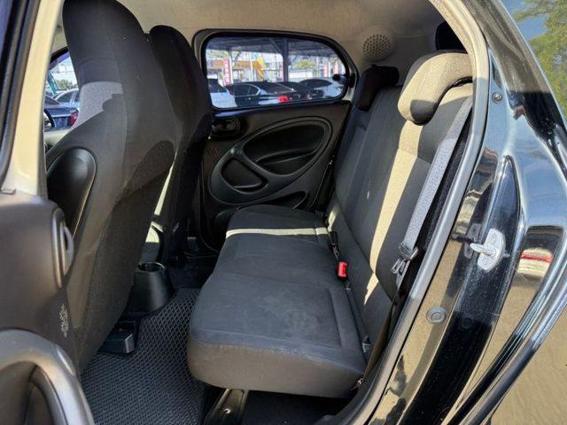 2015年 SMART FORFOUR 銀黑 1.0 衛星導航/定速巡航/車前雷達/倒車顯影/中控螢幕/方向盤快控鍵  第14張相片