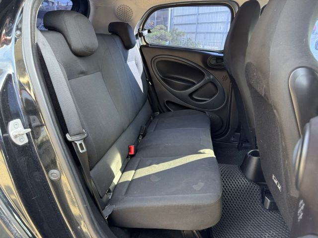 2015年 SMART FORFOUR 銀黑 1.0 衛星導航/定速巡航/車前雷達/倒車顯影/中控螢幕/方向盤快控鍵  第16張相片