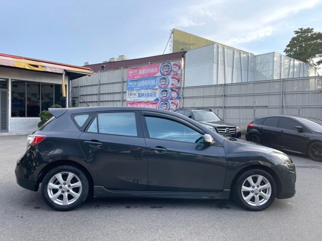 2010年 馬自達 MAZDA3 灰2.0電動天窗/抬頭顯示器/衛星導航/換檔撥片/方向盤快控鍵/I-KEY/按鈕式發車  第2張相片