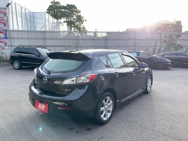 2010年 馬自達 MAZDA3 灰2.0電動天窗/抬頭顯示器/衛星導航/換檔撥片/方向盤快控鍵/I-KEY/按鈕式發車  第3張相片