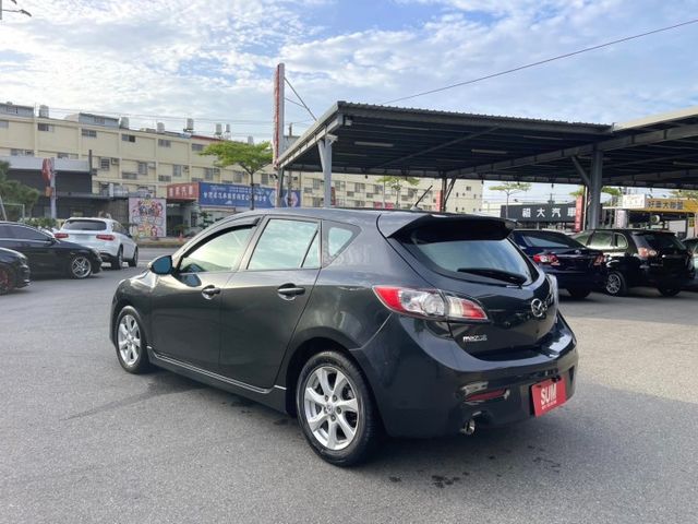 2010年 馬自達 MAZDA3 灰2.0電動天窗/抬頭顯示器/衛星導航/換檔撥片/方向盤快控鍵/I-KEY/按鈕式發車  第6張相片