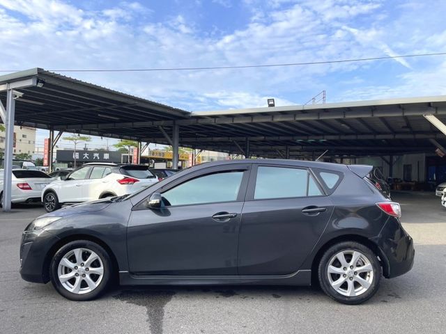 2010年 馬自達 MAZDA3 灰2.0電動天窗/抬頭顯示器/衛星導航/換檔撥片/方向盤快控鍵/I-KEY/按鈕式發車  第7張相片