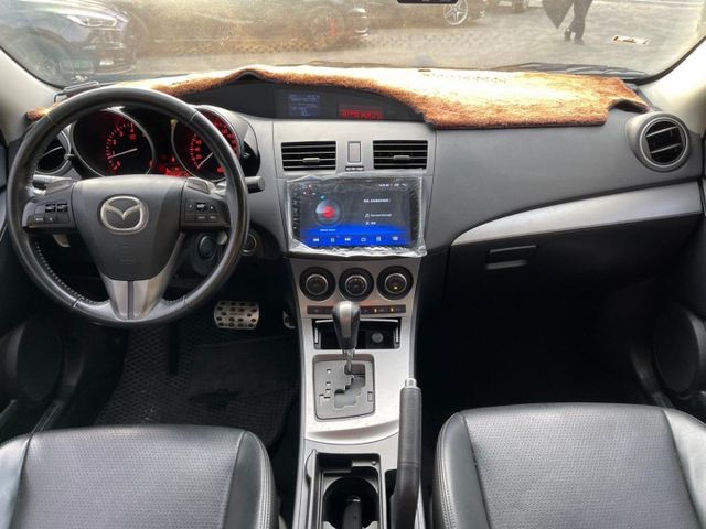 2010年 馬自達 MAZDA3 灰2.0電動天窗/抬頭顯示器/衛星導航/換檔撥片/方向盤快控鍵/I-KEY/按鈕式發車  第11張相片