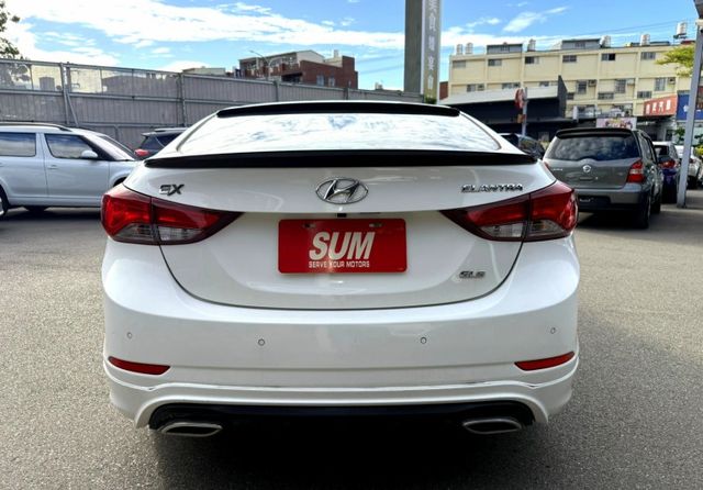 2016年 Hyundai Elantra 旗艦版 白1.8小改款 電動天窗/空力套件/液晶螢幕/方向盤快控鍵/倒車雷達  第4張相片