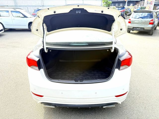 2016年 Hyundai Elantra 旗艦版 白1.8小改款 電動天窗/空力套件/液晶螢幕/方向盤快控鍵/倒車雷達  第5張相片