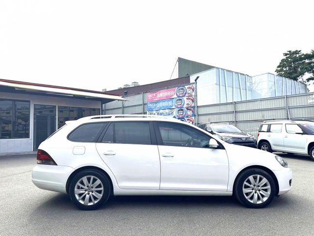 2011年 福斯 GOLF TSI 旅行式 白 1.4 倒車顯影/中控螢幕/後視鏡方向指示燈/倒車雷達/主動轉向頭燈  第11張相片